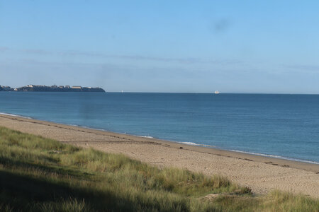 2023 09 15 De Coudeville-sur-Mer à Granville, IMG_5630 Le cap Lihou et le Marité depuis les dunes de Coudeville