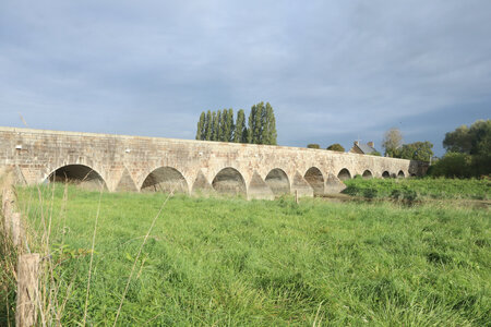 2023 09 19 De Saint-Quentin-sur-le-Homme au Mont-Saint-Michel, IMG_5897 Le pont sur la Sélune à Pontaubault (XVème siècle)